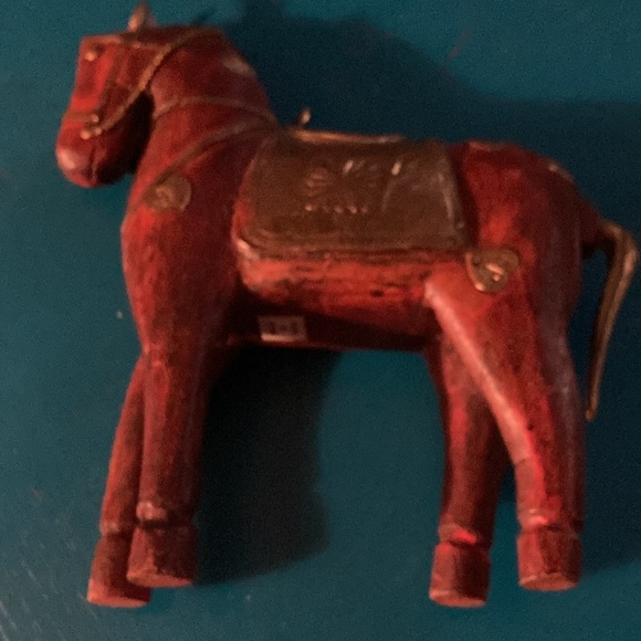 Wood/brass Horse statue from India. Exquisite detailed brass embellishments. - Picture 5 of 13